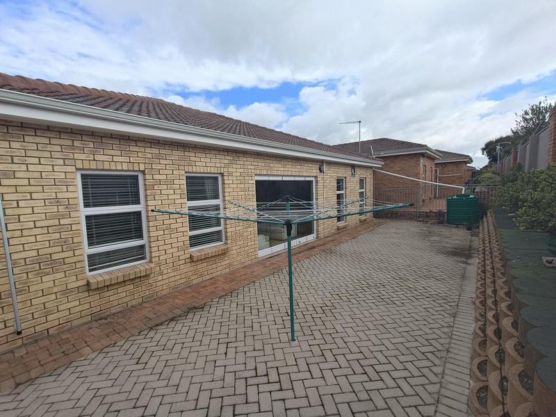2 Bedroom Property for Sale in Sonkring Western Cape